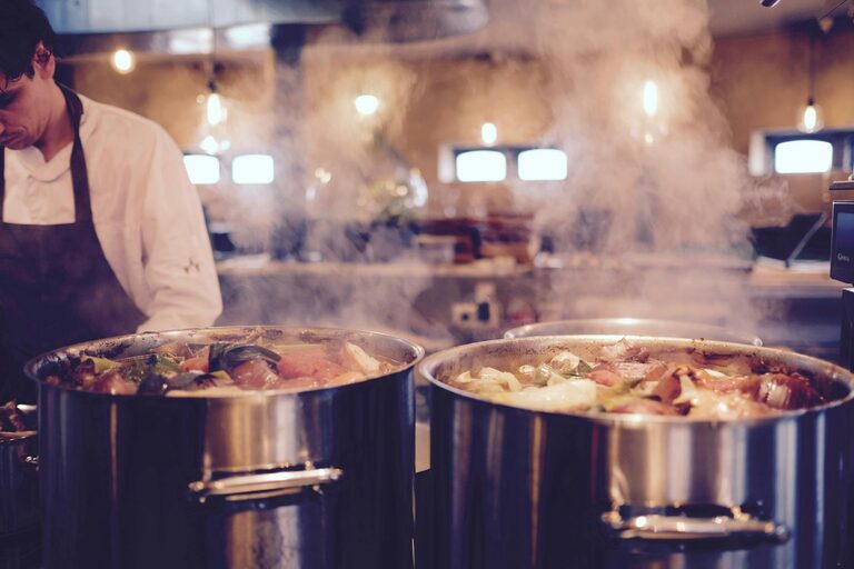 Beginner Guide to Using a Slow Cooker: Tips and Easy Recipes